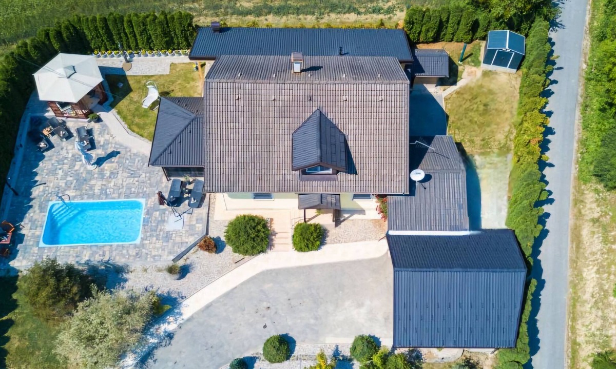 Tuheljske Toplice Villa | Villa in nature with jacuzzi, sauna, pool, and space for gatherings