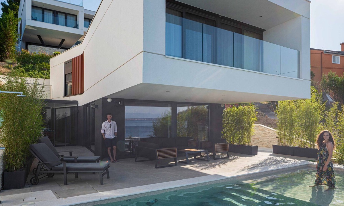 Kali Villa | Villa INFINITY ***** with private pool right by the sea - view of Zadar