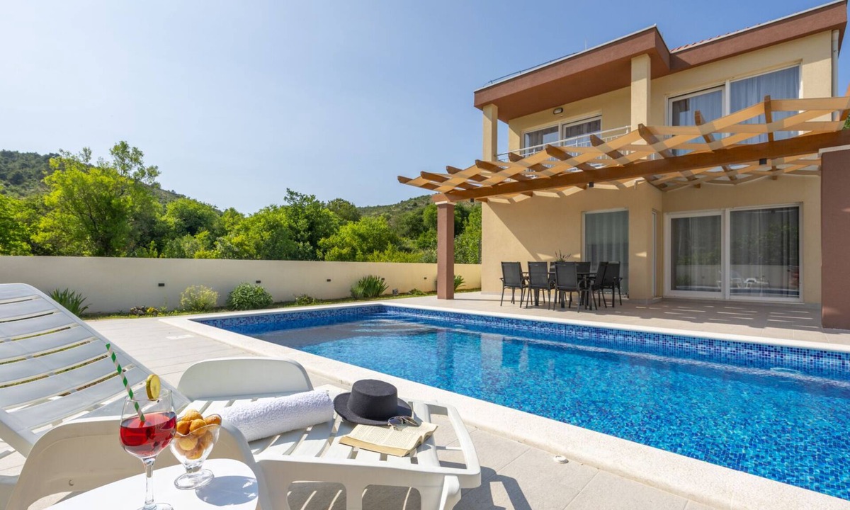 Primorski Dolac Villa | Villa Ivan by Villas Guide