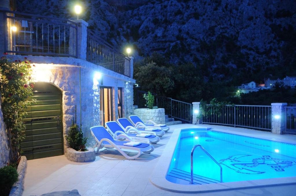 Makarska Villa | Villa Ivo i Bepo in Makarska, heated pool