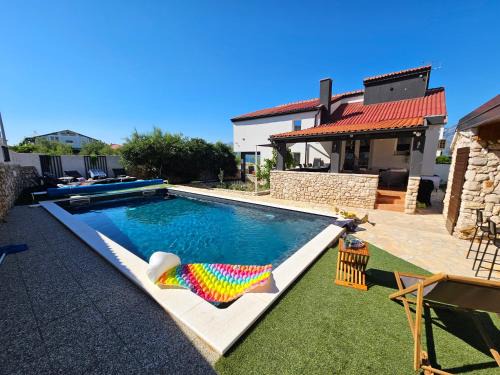 Razanac Villa | Villa Izziy Razanac -Zadar, 70 meters by beach with a sea view and heated pool