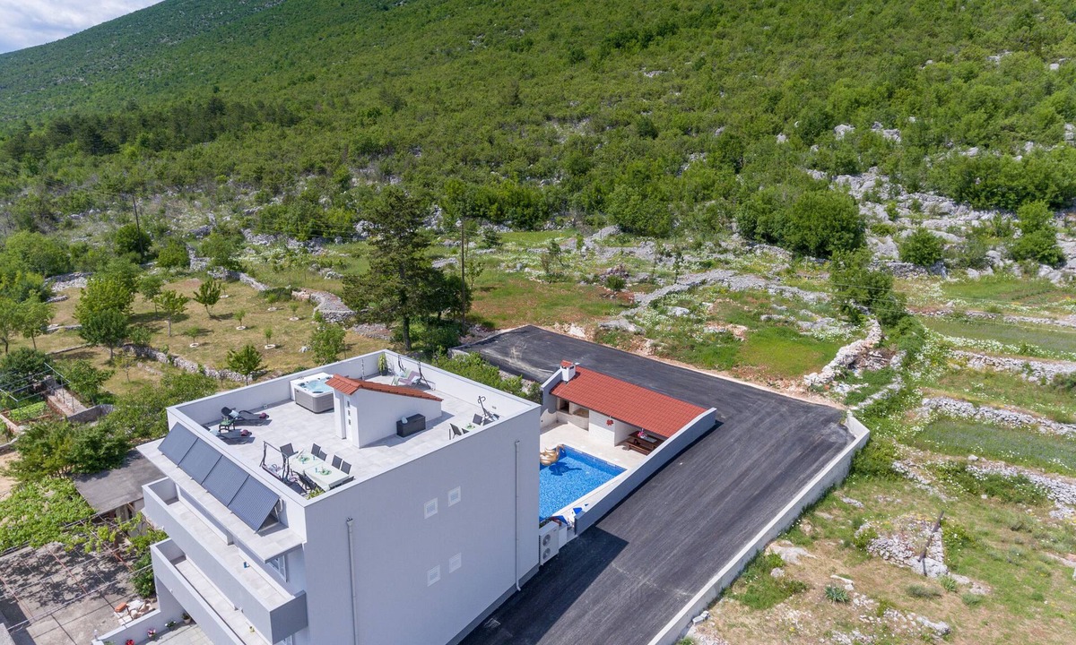 Slivno Apartment | Villa je potpuno opremljena za odmor 18 osoba
