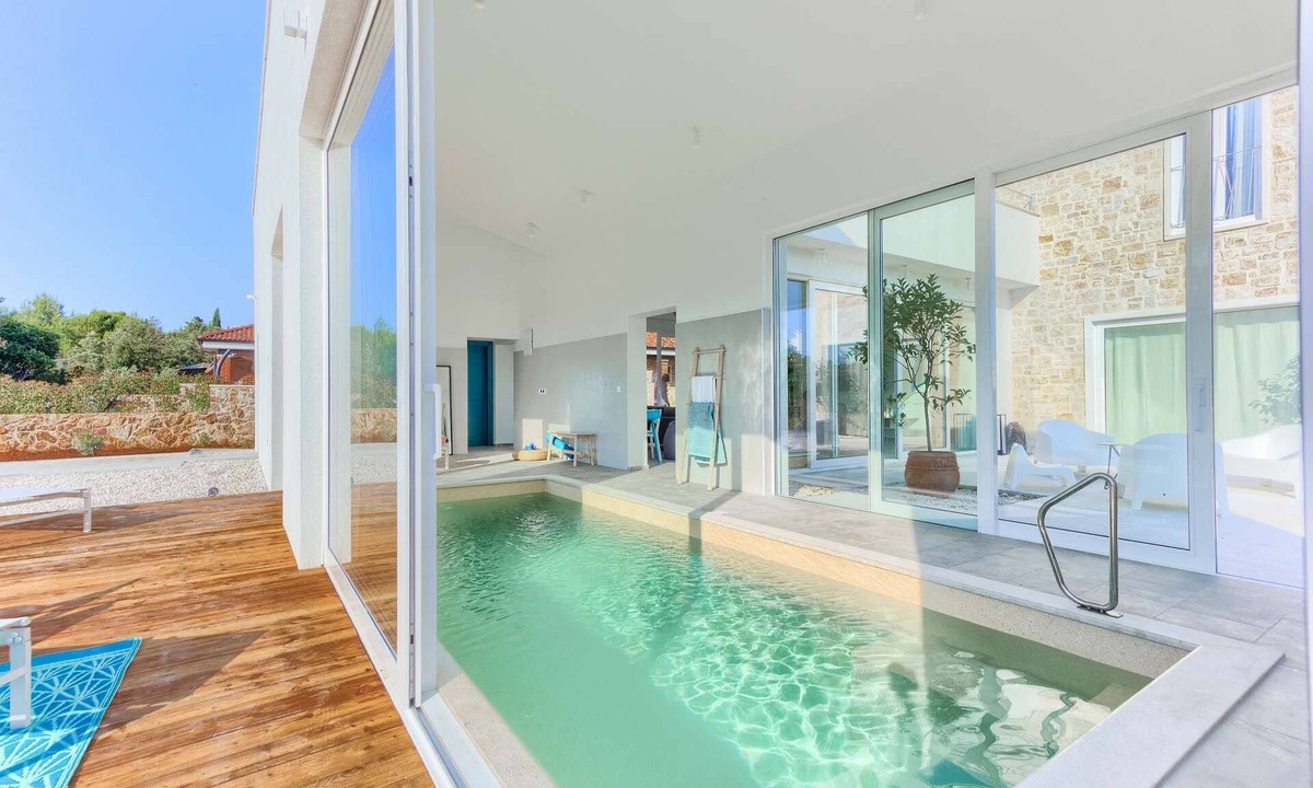 Muline Villa | Villa Joyful Living - with 4 bedrooms and an indoor pool, minutes away from the beach by MyWaycation
