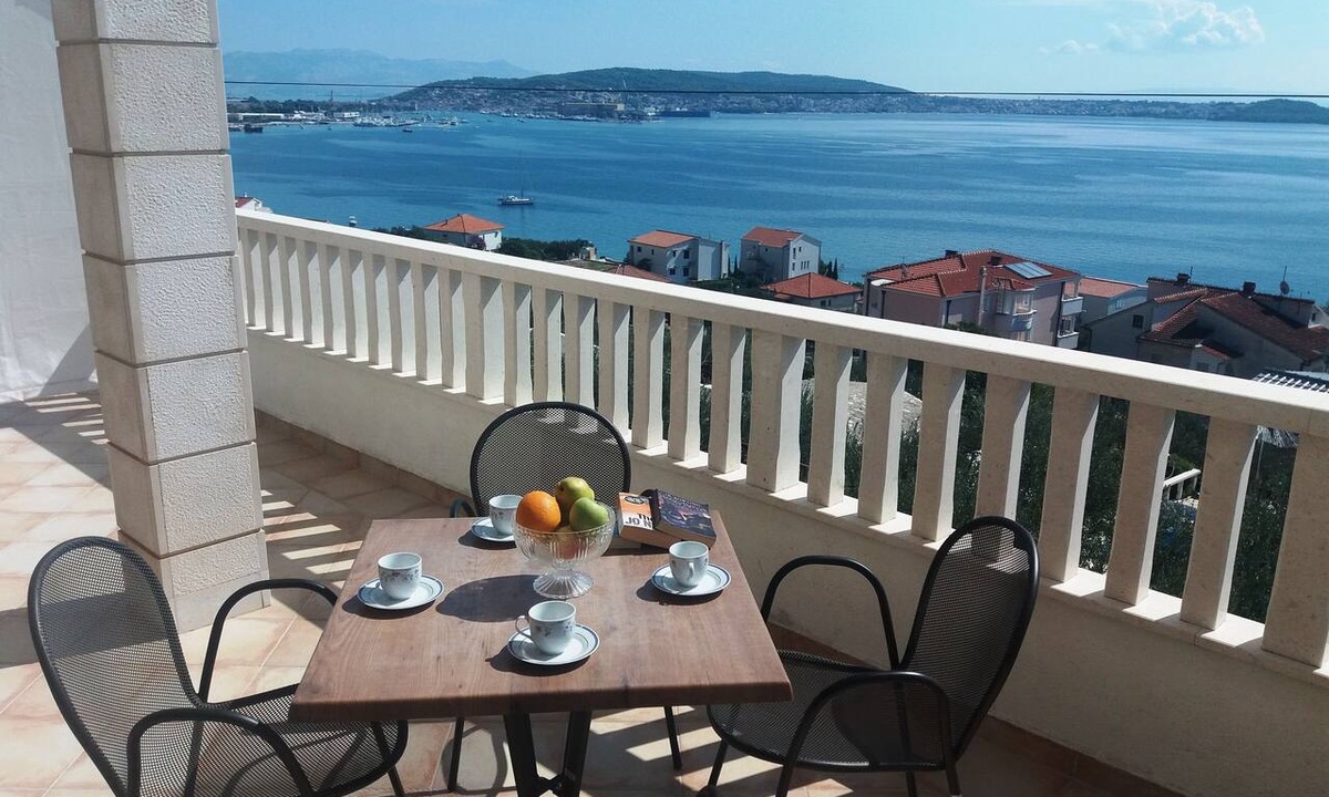 Seget Donji Apartment | Villa Julio spacious first floor apartment with a great terrace