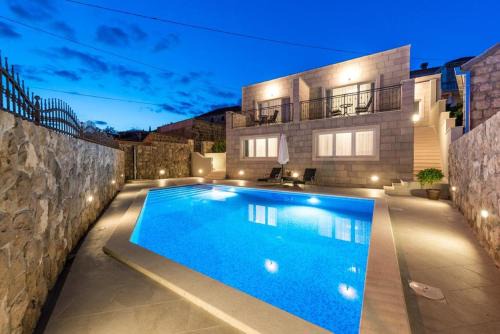 Popovici Villa | Villa Kabalero