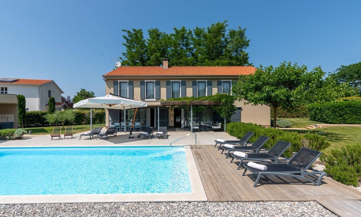 Lasici Villa | Villa Kroštula beautiful holiday home with private pool for 12 guests