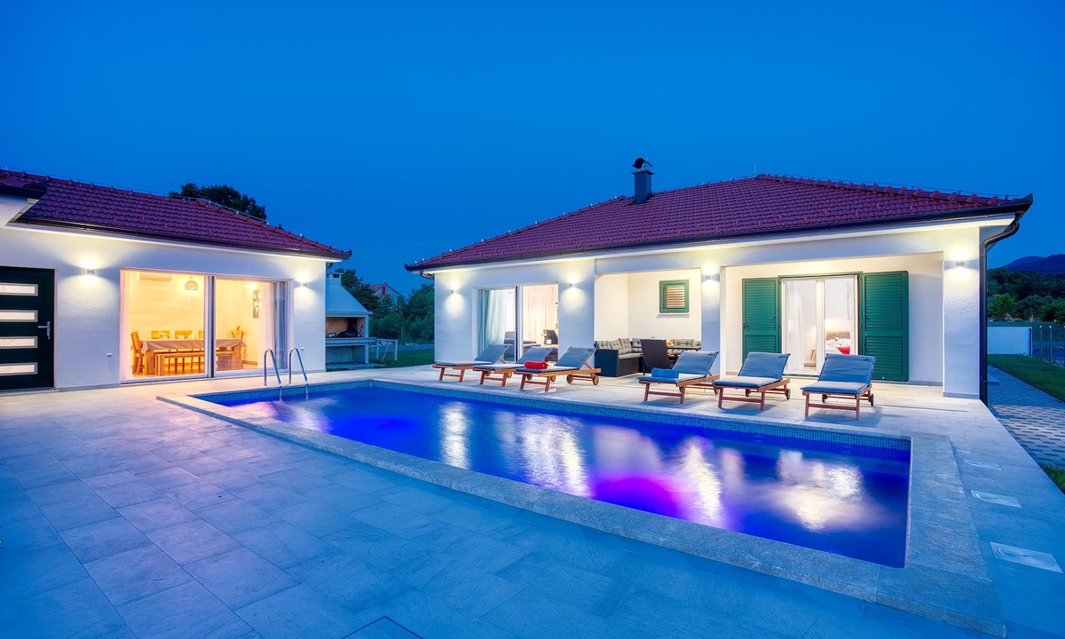 Hrvace Villa | Villa Lake with heated pool and magical views