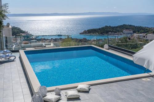 Makarska Villa | Villa Lea 5-bedroom villa with private pool and amazing views of city and sea