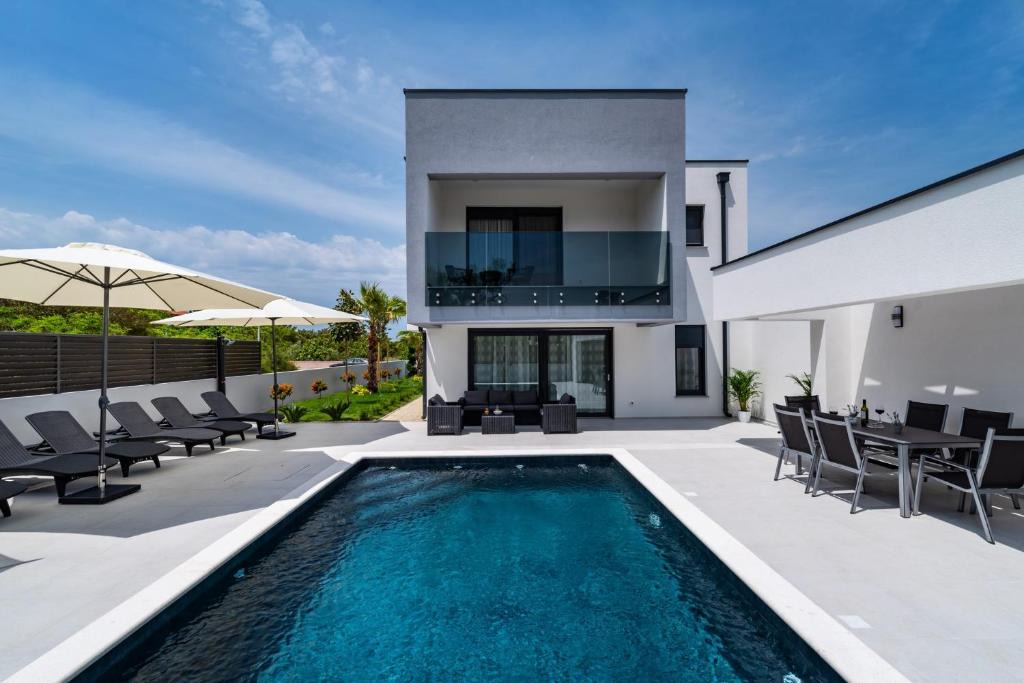 Zaton Villa | Villa Leonie