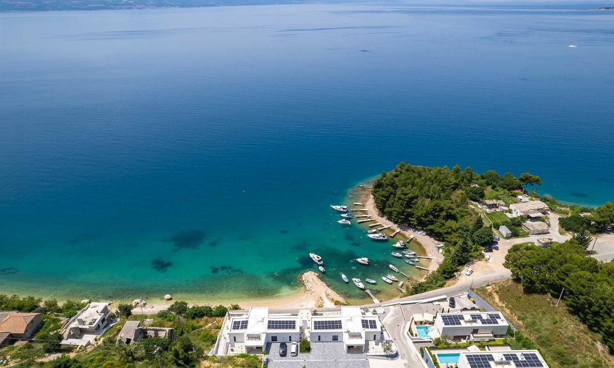 Omis Villa | Villa Loma, 5 bedroom Luxury Villa near the sea, private heated pool, Omiš Brzet