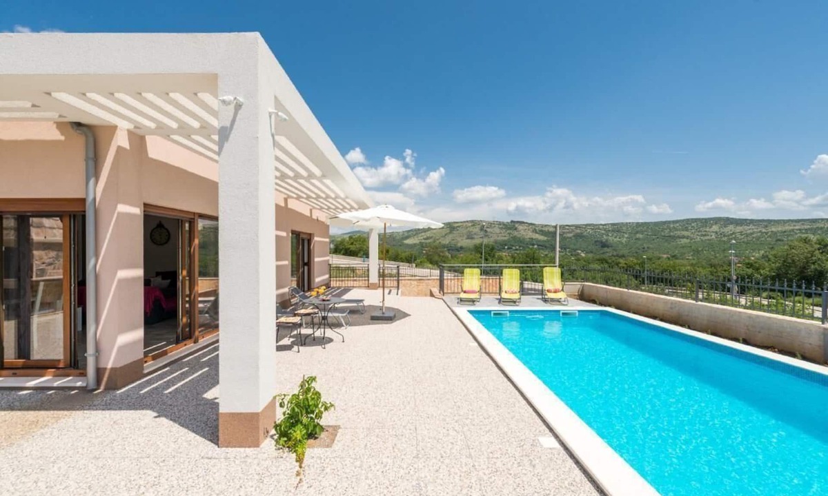 Dugopolje House | Villa Longfield with private heated pool