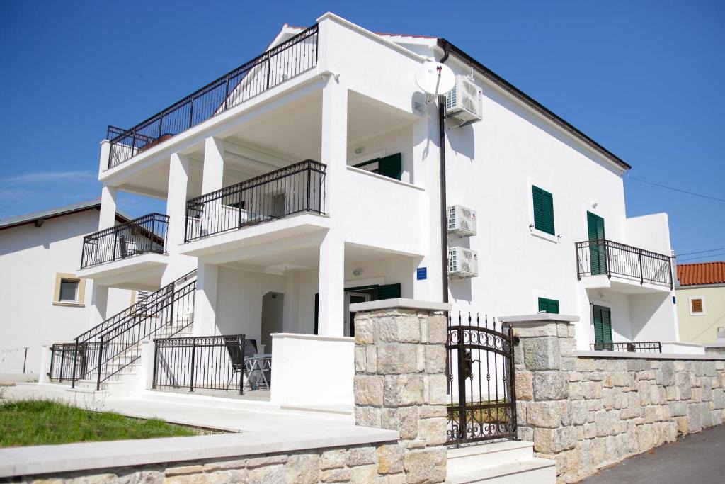 Srima Apartment | Villa Lucich