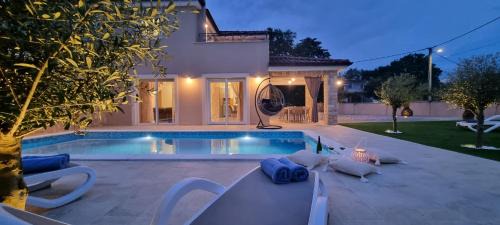 Pinezici Villa | Villa Lukas&Ana s bazenom,dječjim igralištem