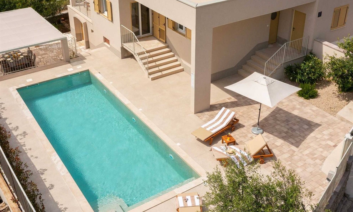 Bast Villa | Villa Lumière with Pool