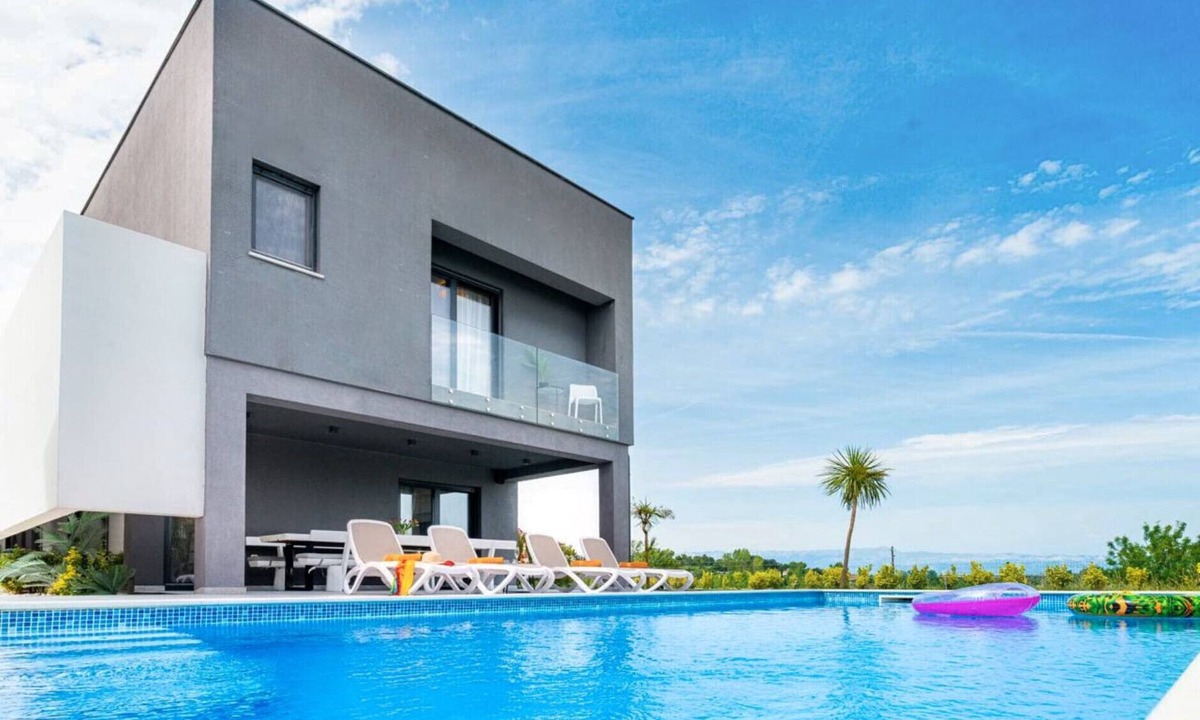 Zemunik Donji Villa | Villa Lux Croatia with heated pool