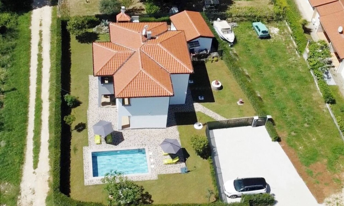 Cepljani Apartment | Villa Mares 1 with shared pool in a quiet village near Umag
