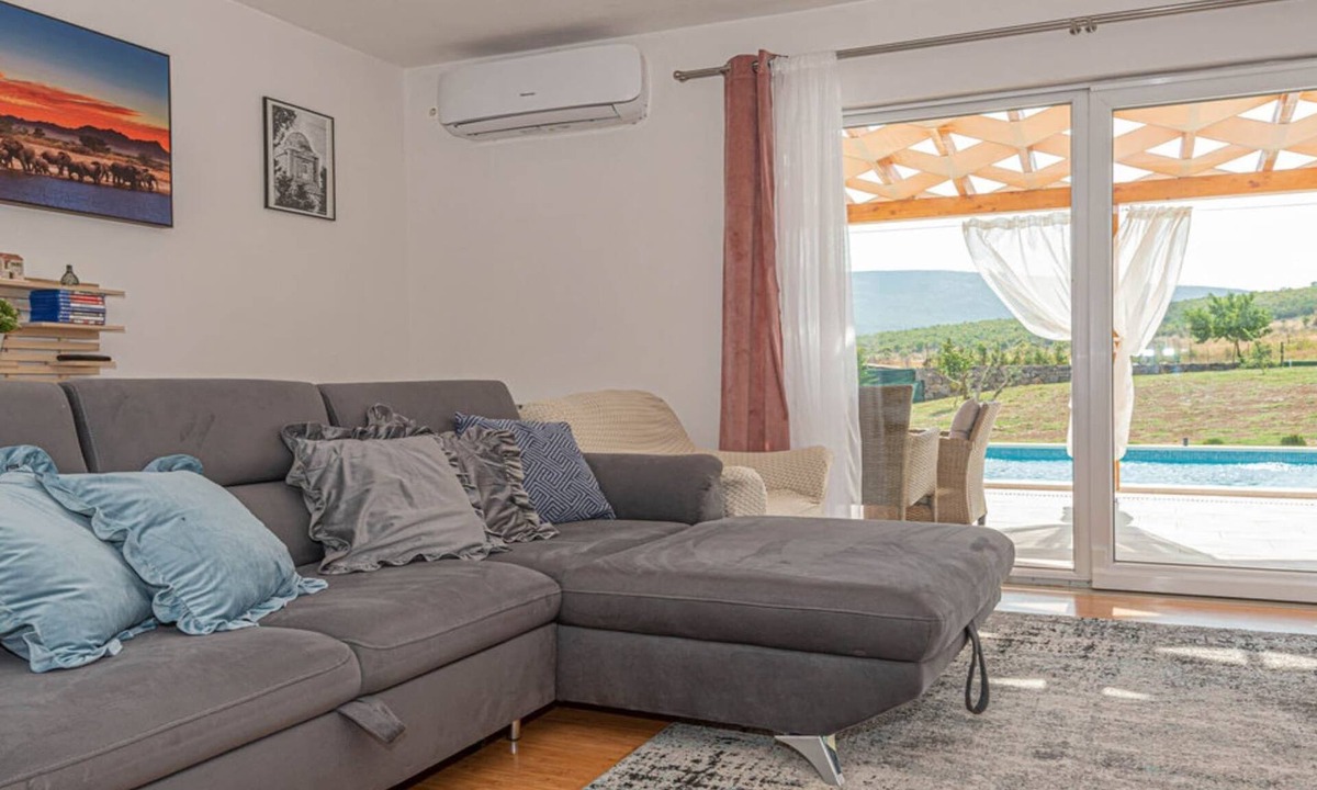 Ruzic Villa | Villa Maria with Outdoor Pool - Five Bedroom Villa with Outdoor Pool