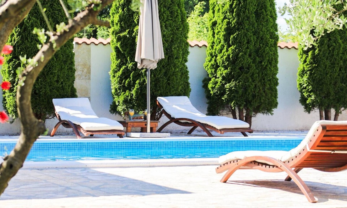 Lovinac House | Villa Marija - rural villa with outdoor pool
