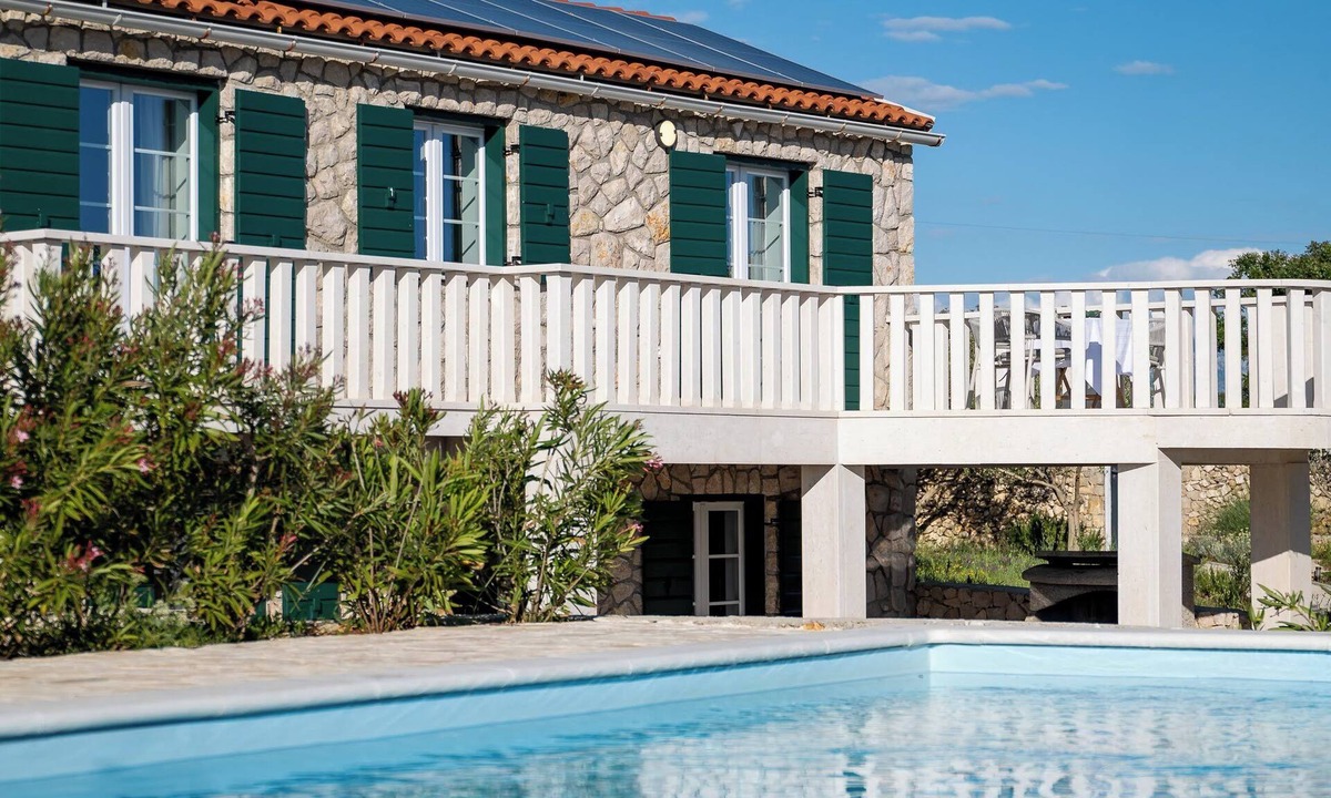 Zrce Villa | Villa Maslina: Rustic villa in an olive grove facing a bird sanctuary