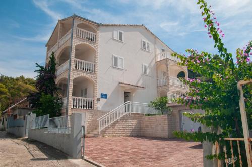 Arbanija Apartment | VILLA MIA TROGIR
