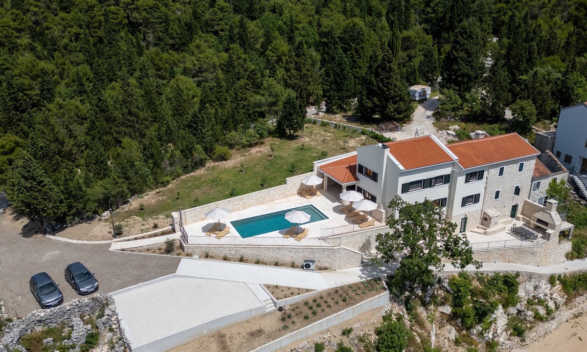 Slivno House | Villa Mikić: Spacious 5-bedroom house with outdoor pool, sauna and hot tub