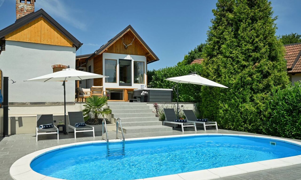Jalzabet Villa | Villa Mila by Villas Guide