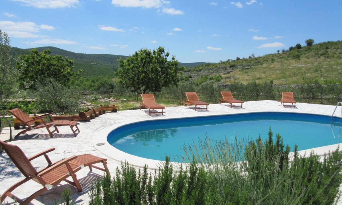 Prgomet House | Villa mit beheiztem Pool by Interhome