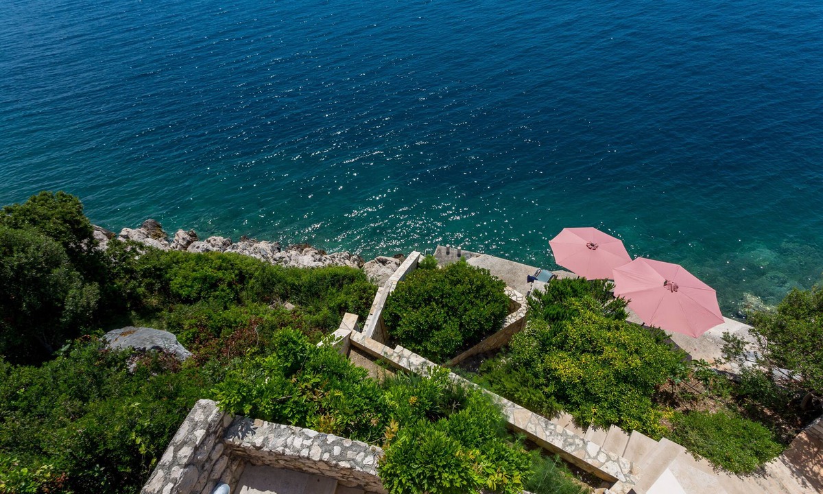 Dubrovacko Primorje Villa | Villa Natasha is on seafront with private beach, 25 km away from Dubrovnik