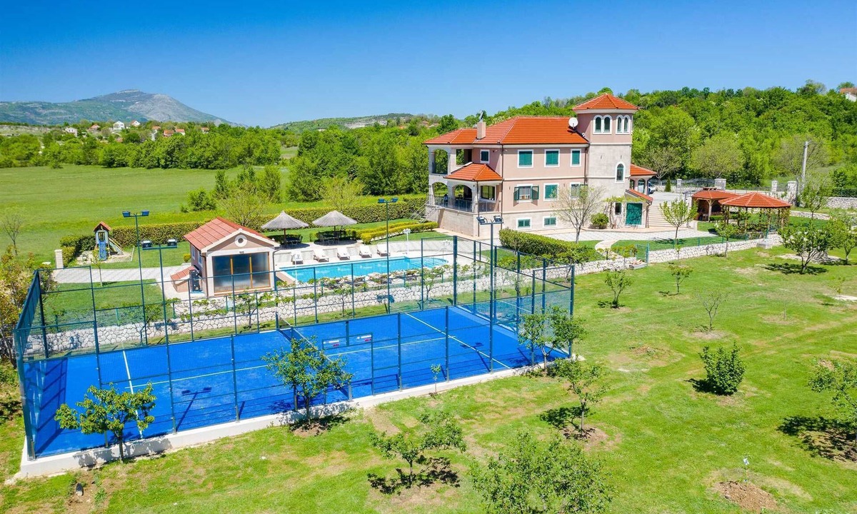 Ruzic Villa | Villa Nature's Embrace