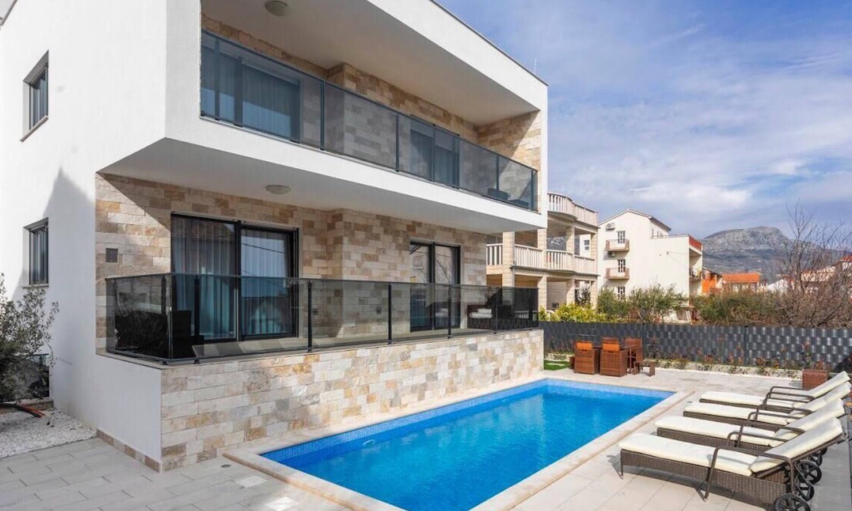 Kastel Novi Villa | VILLA NICOLINA - AP MARIELLA PRIVATE SUN DECK WITH JACUZZI