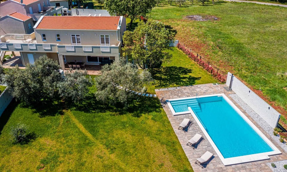 Brtonigla Villa | Villa Nonna Novigrad by Istriaselect Villas