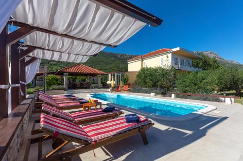 Kastel Luksic Villa | Villa Oliva