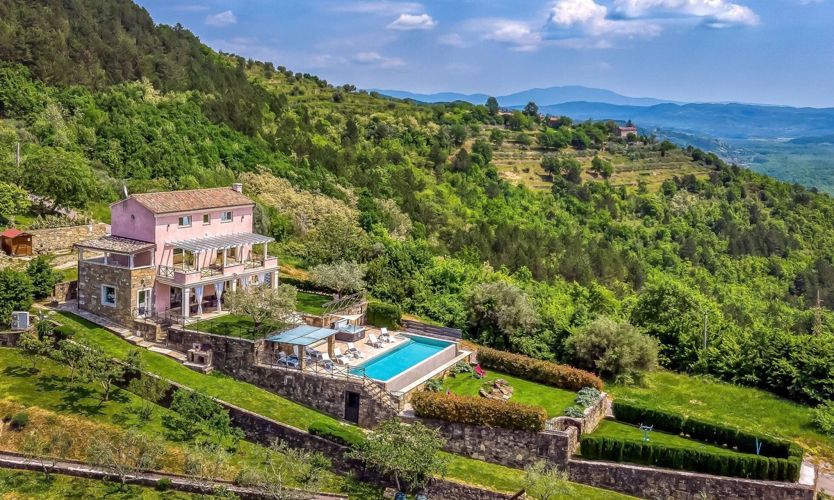 Golubici House | Villa Over the Hilltop by Interhome