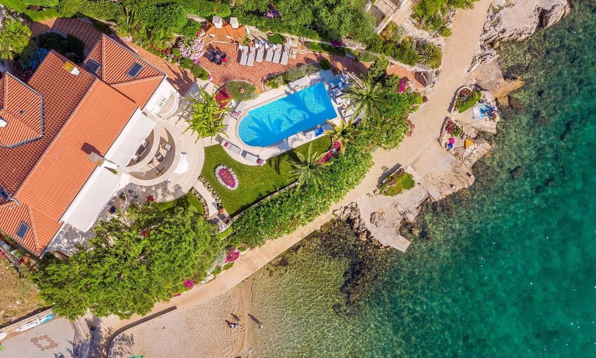 Vantacici Apartment | Villa Palace Clara Apartment 1 island Krk by Villa