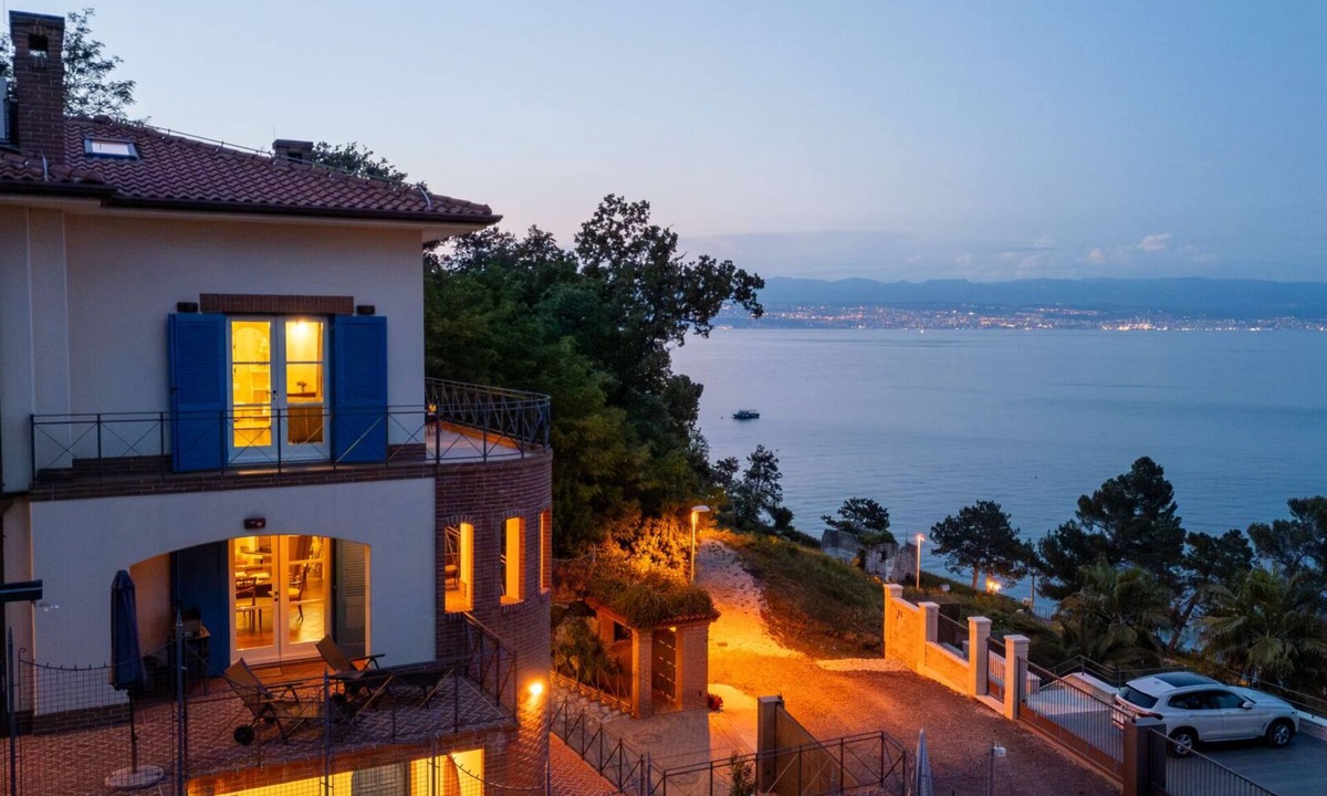 Moscenicka Draga Villa | Villa Palazzo del mar Opatija by Villas Guide