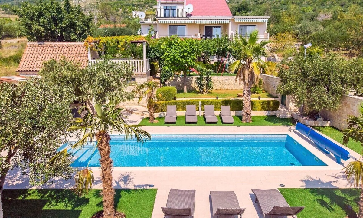Kastel Gomilica Villa | VILLA PAULA, 7 bedrooms, heated 36sqm private pool, Jacuzzi, Gym and sea views