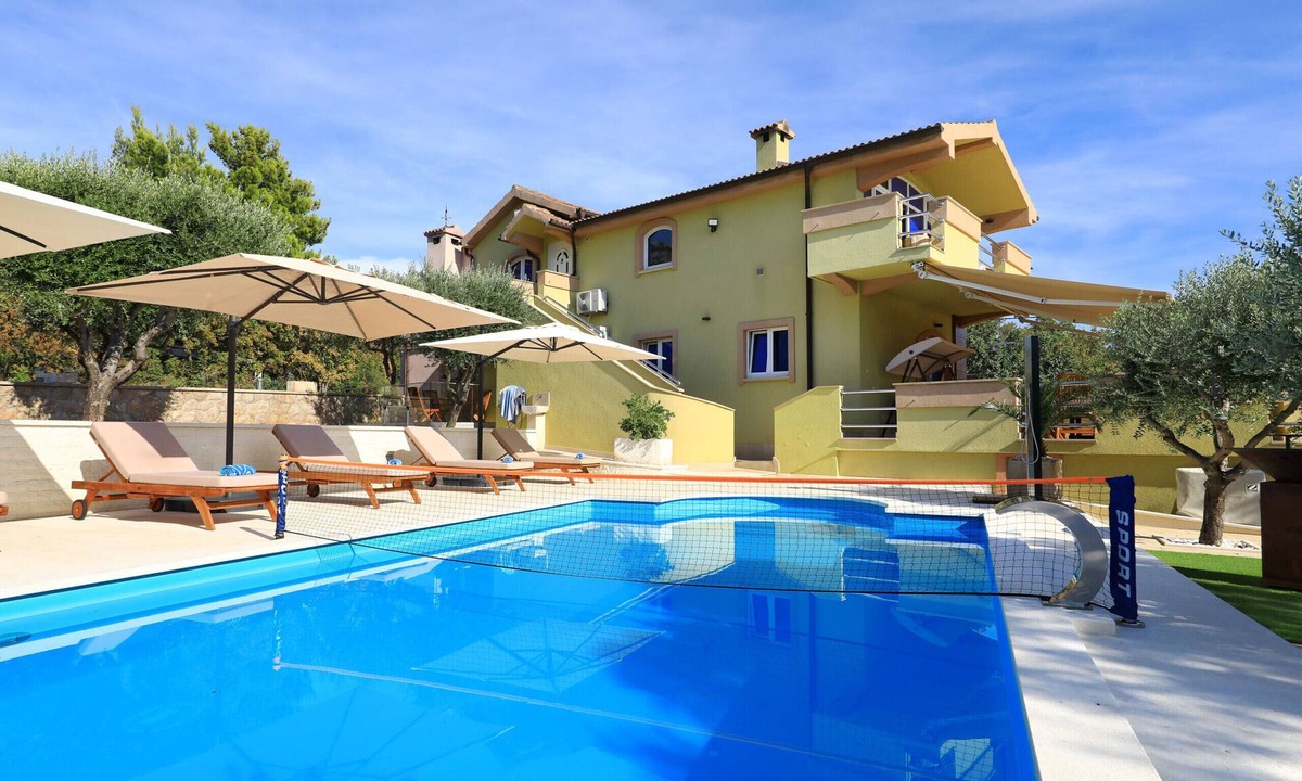 Sibuljina Villa | Villa Paulina with Heated Pool