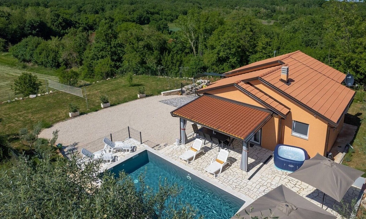 Babici House | Villa Pendolina with Private Pool, Garden and BBQ