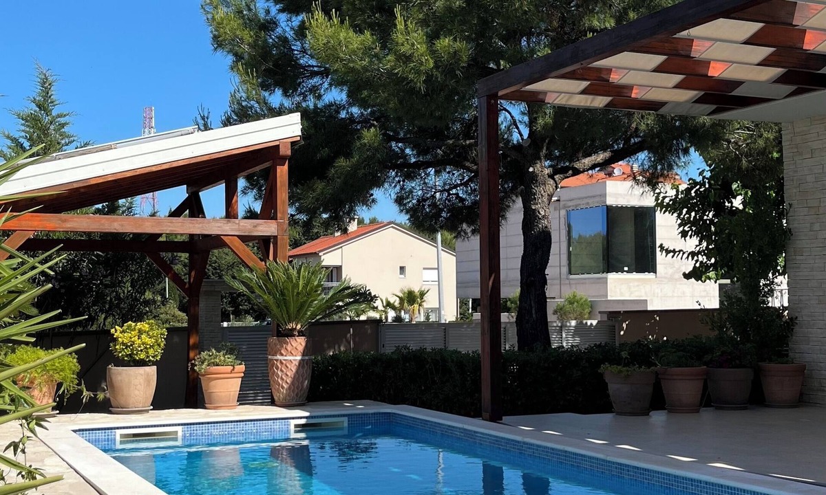 Pakostane Villa | Villa Pine Tree