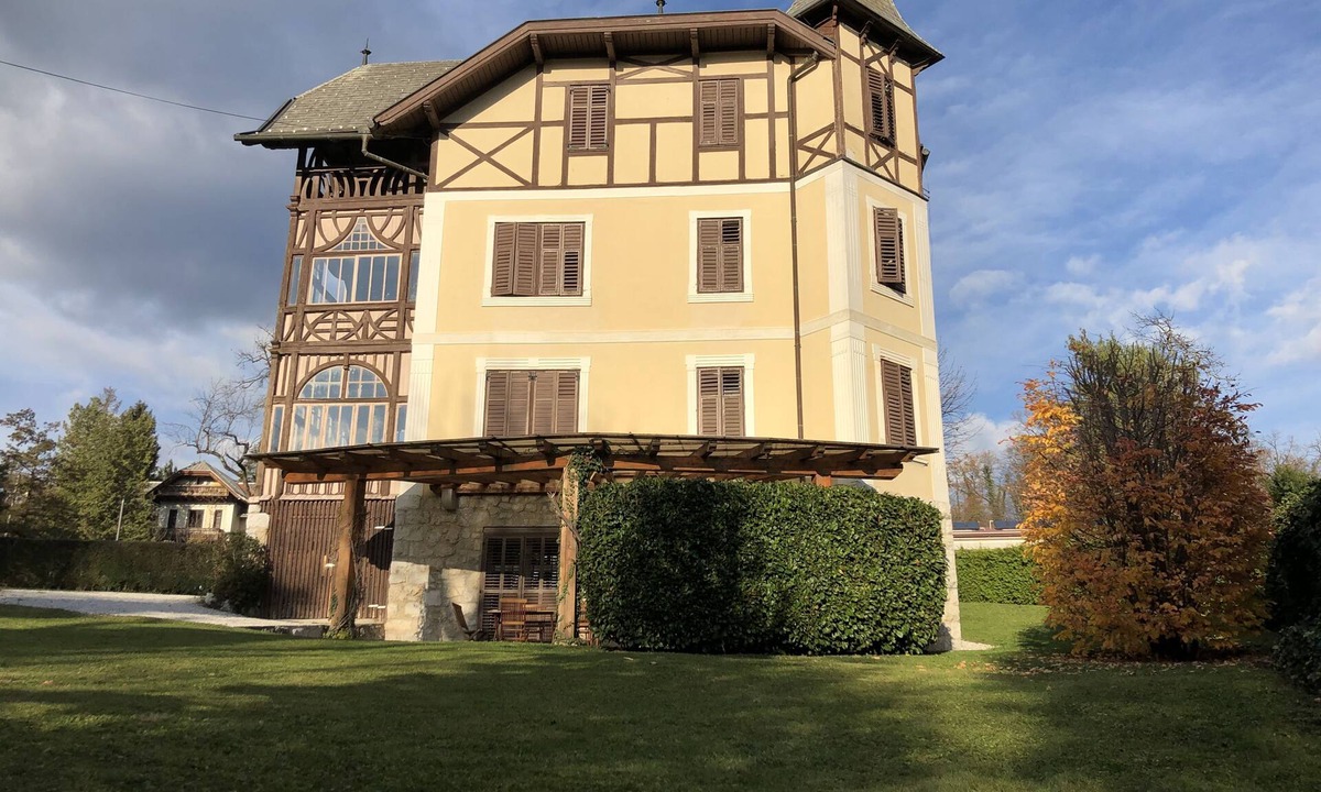 Bled House | Villa Plemelj - All 4 Apartments - sleeps 8 guests in 4 bedrooms