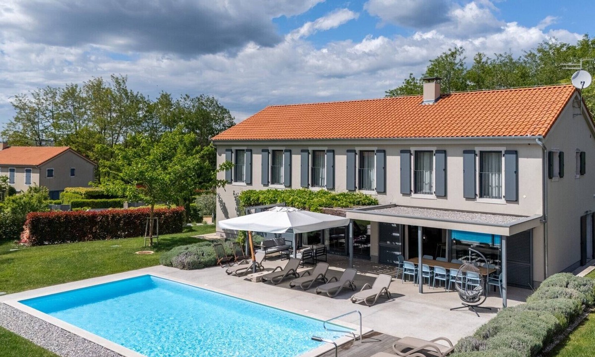 Lasici Villa | Villa Povetica beautiful holiday home with private pool for 12 guests