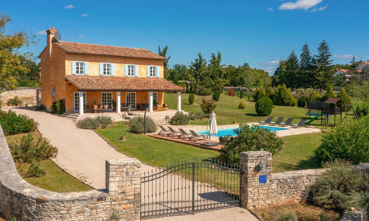 Makovci Villa | Villa Primavera with pool Grožnjan by Villas Guide