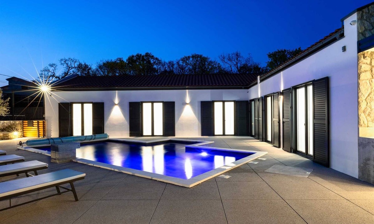 Gostinjac Villa | Villa Primus with heated pool & Jacuzzi