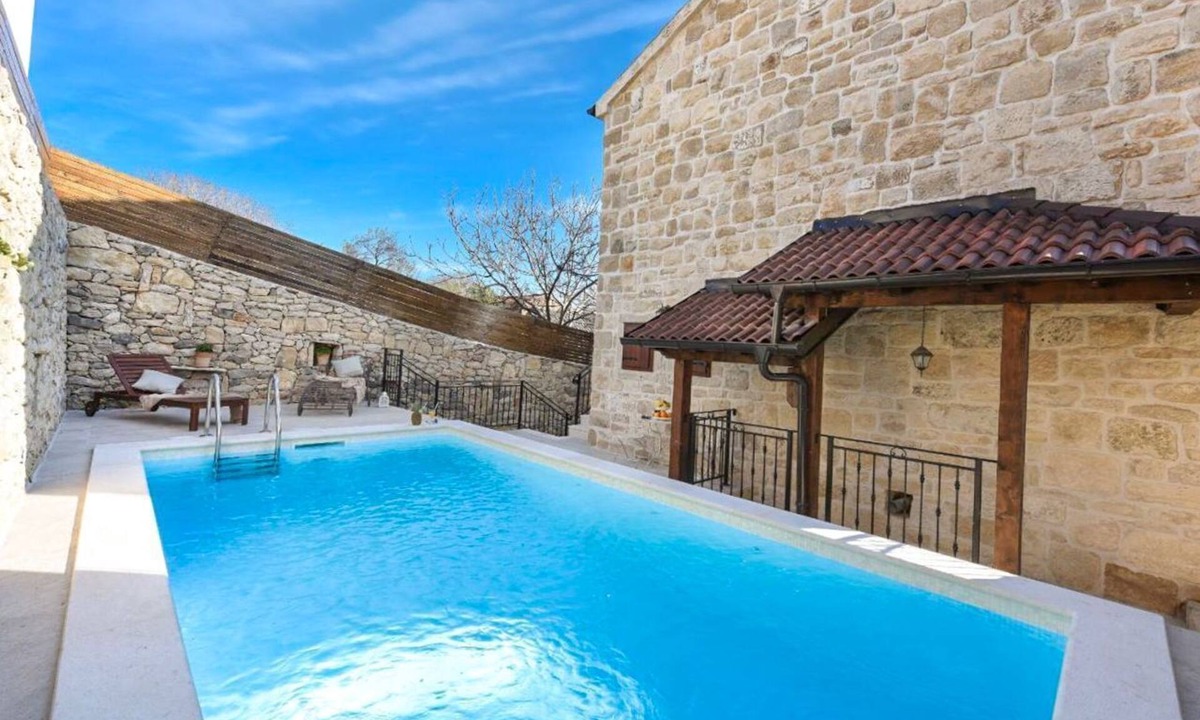 Pakostane Villa | Villa Radie - Three Bedroom Villa, Sleeps 8