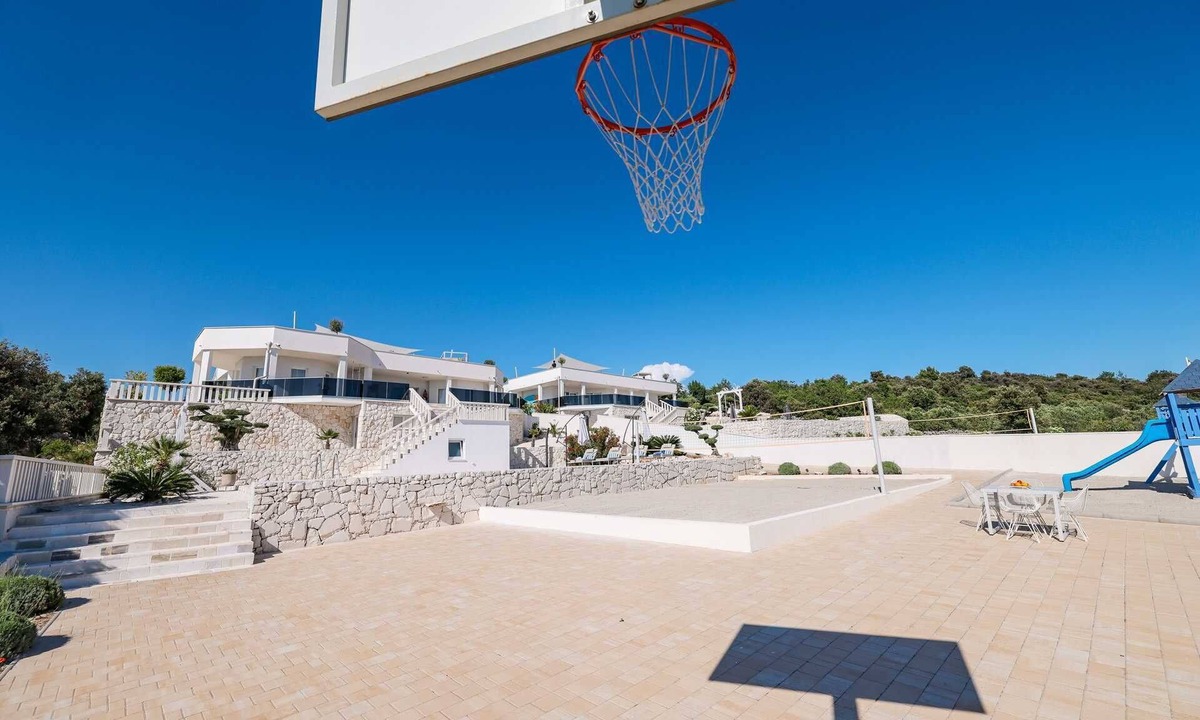 Sevid Villa | Villa Regina Bianca with Pool