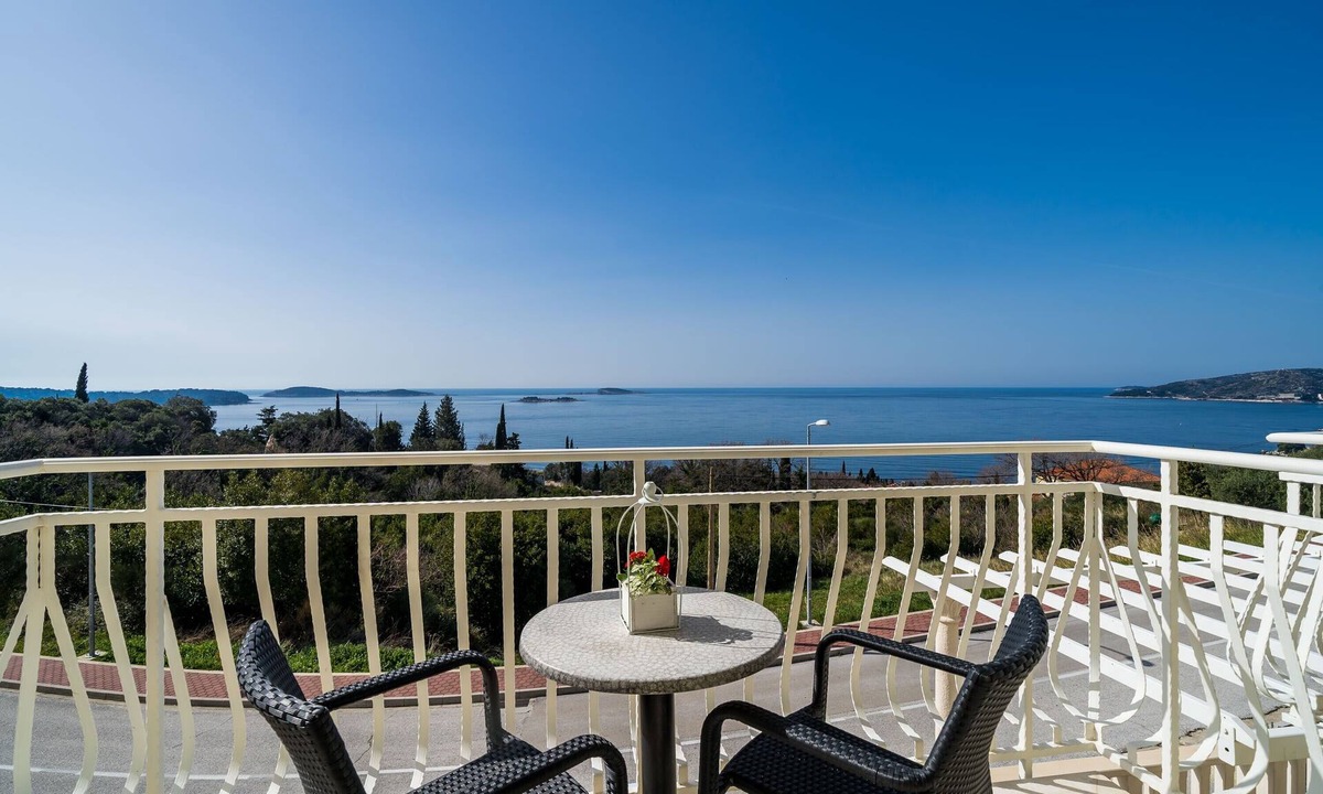 Plat Apartment | Villa Samba - Superior One-Bedroom Apartment with Balcony and Sea View
