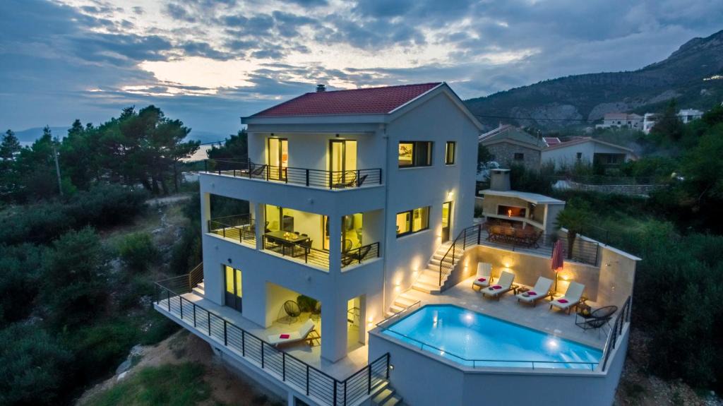 Veliko Brdo Villa | Villa Shine