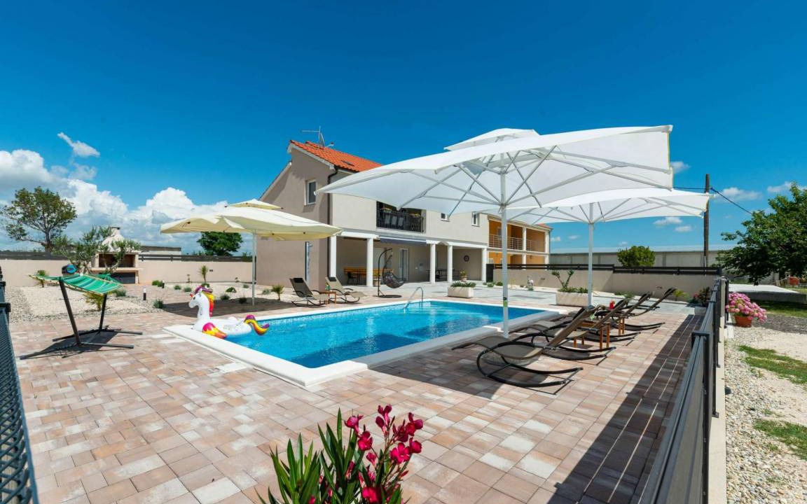 Pristeg Villa | Villa Silentium with pool