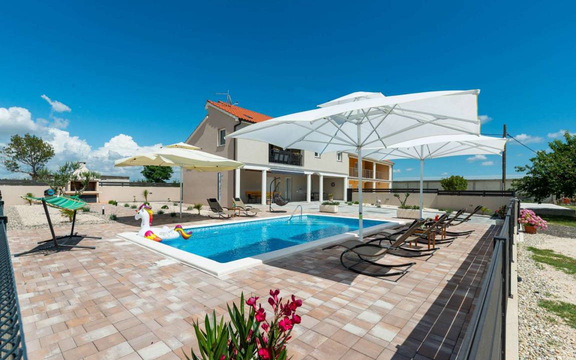 Pristeg House | Villa Silentium with pool