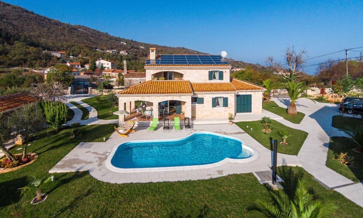 Golovik House | Villa Stonegate